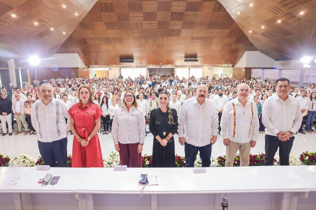 Impulsa Evelyn Salgado la certificación laboral y entrega 400 documentos para fortalecer la profesionalización en Guerrero